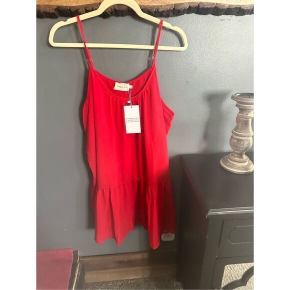 Ninexis Tops - NWT Ninexis red Cami Top , 2XL with inner lining 3/4 of the way down